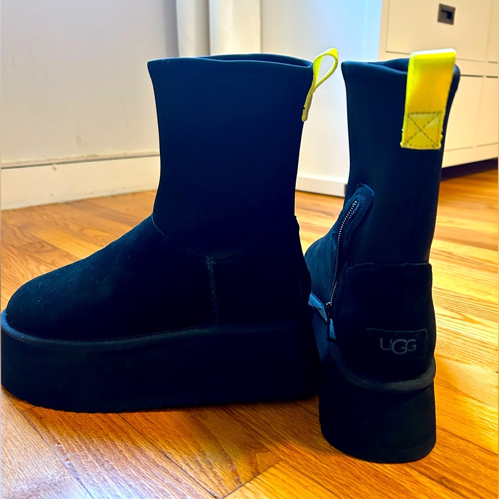 Ugg Classic Dipper Boots **BRAND NEW**